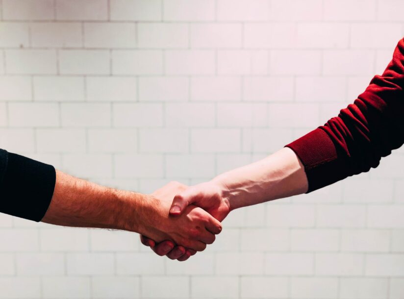 two people shaking hands after filing a consumer proposal