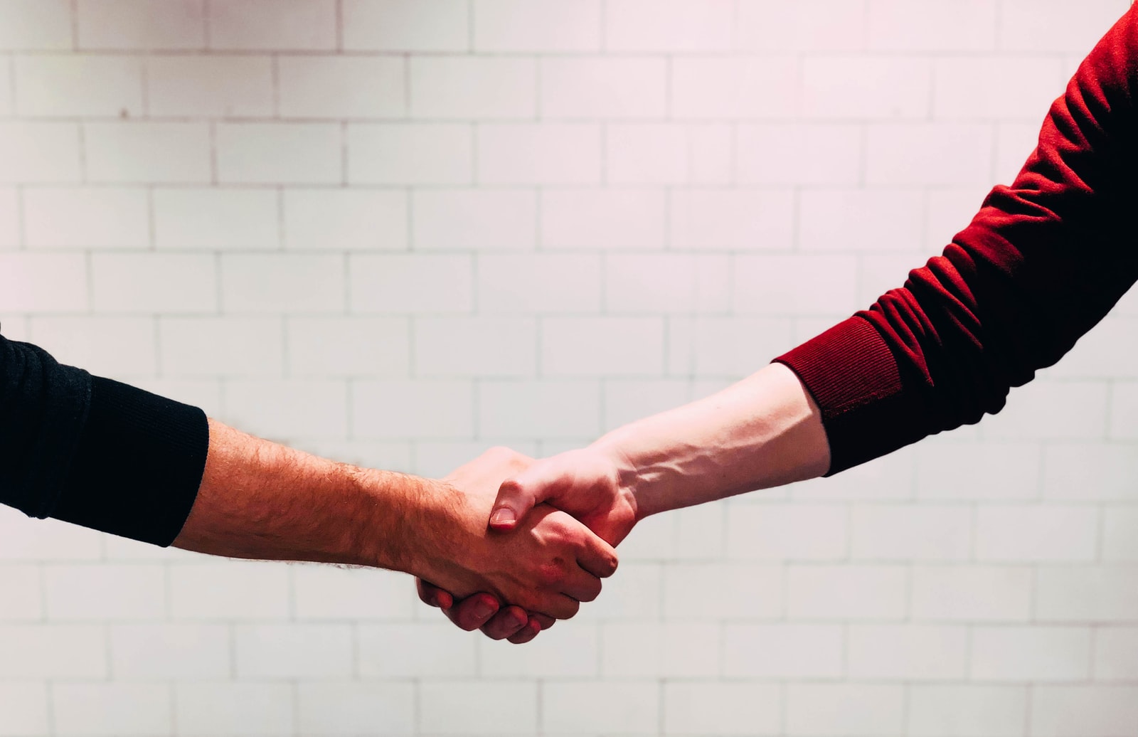 two people shaking hands after filing a consumer proposal